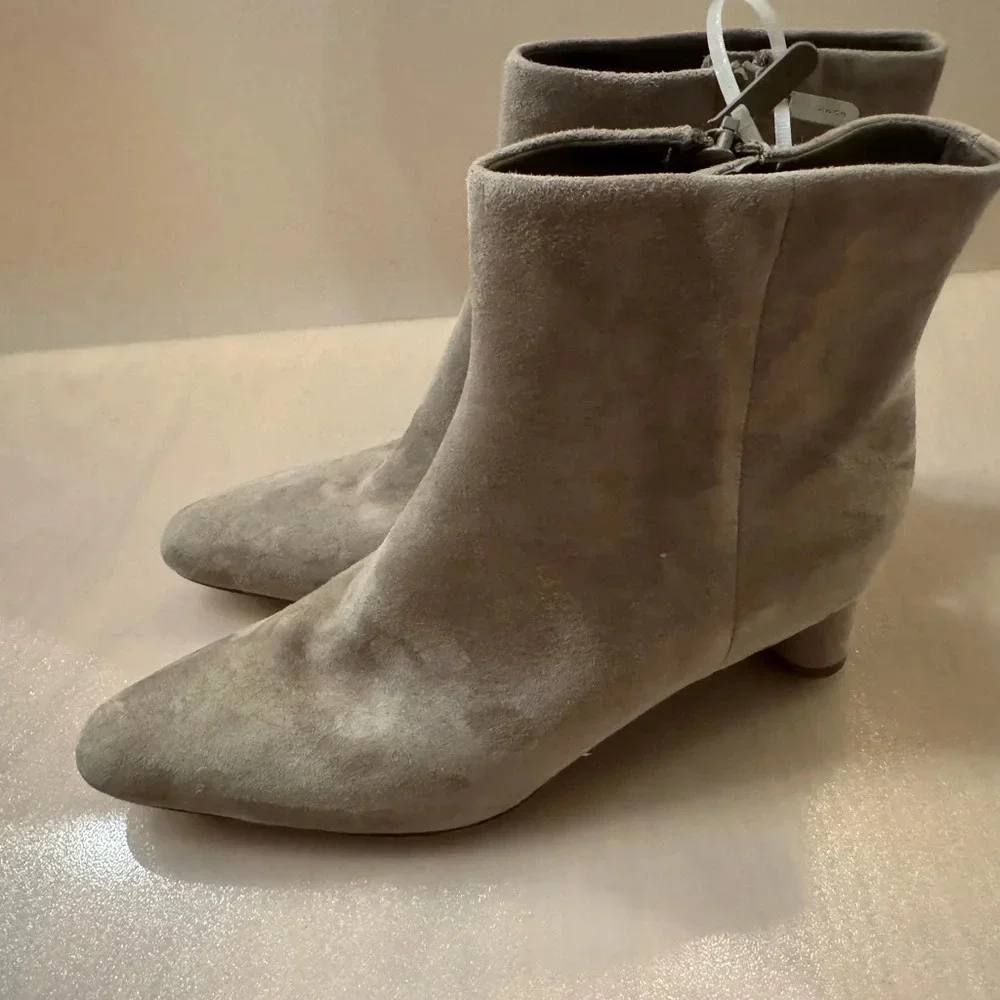 Vince Hilda Bootie Women’s size 6 Us in Woodsmoke Genuine Suede